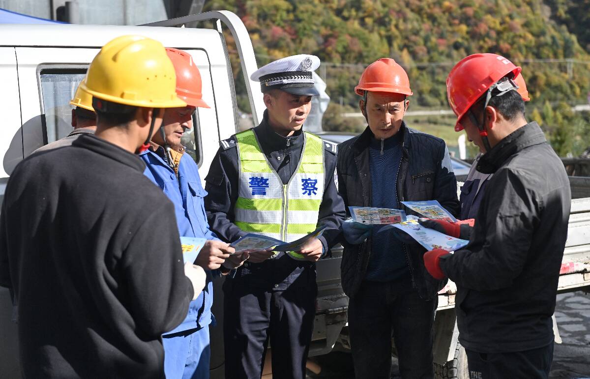 流動車管所 數(shù)據(jù)服務(wù)進(jìn)山區(qū)，便民利民暖人心